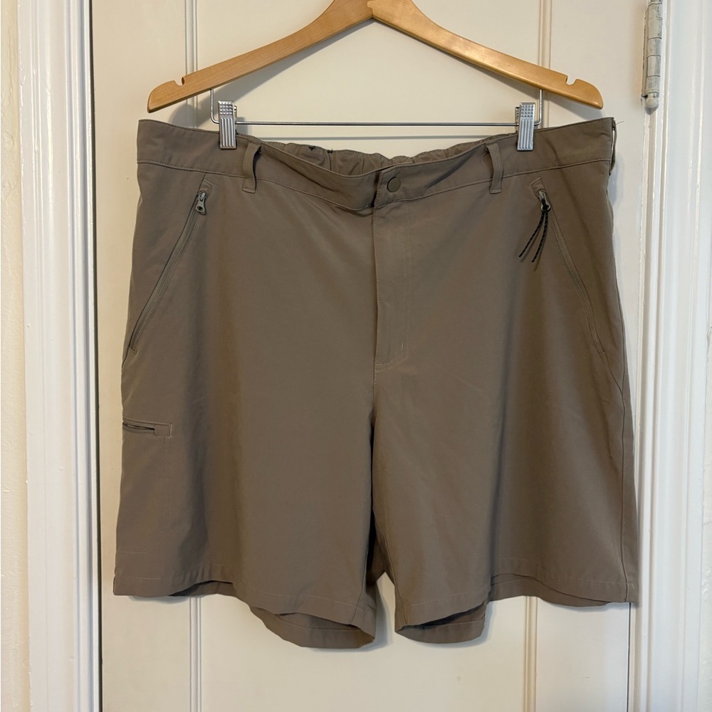 Columbia Men's Brown Flat Front Shorts